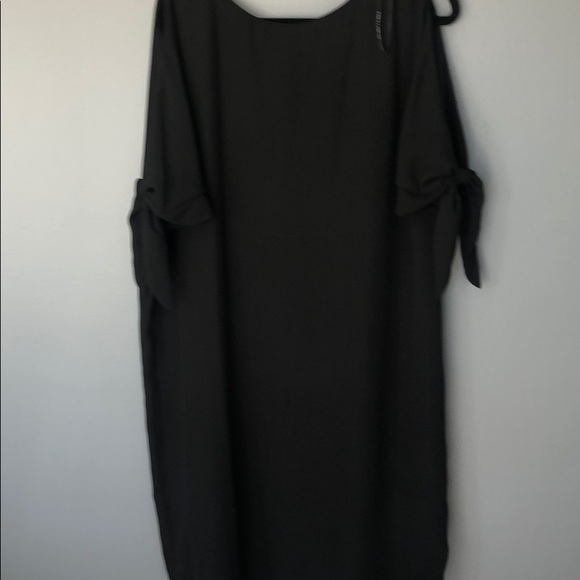 Vince Camuto Dresses & Skirts - Vince Camuto black Tunic black dress.